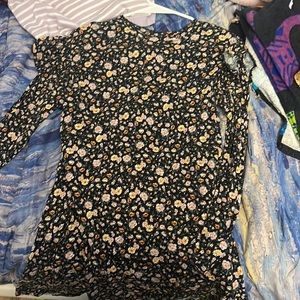 Black floral dress stretchy size xsmall puff on upper part of sleeve comfy prety